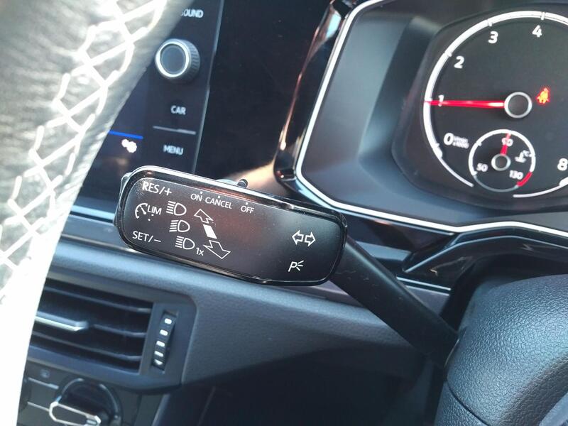VOLKSWAGEN POLO 1.0 TSI R-Line 2020