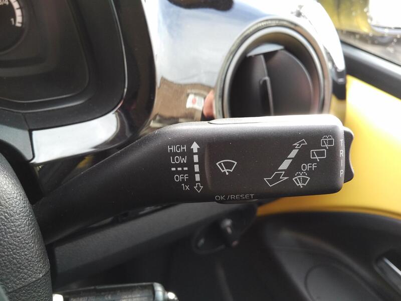 VOLKSWAGEN UP 1.0 Look up! 2016