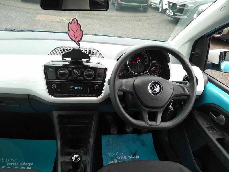 VOLKSWAGEN UP 1.0 White Edition 2021