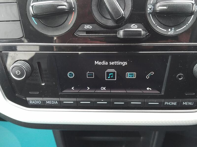 VOLKSWAGEN UP 1.0 White Edition 2021