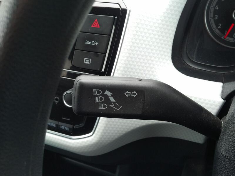 VOLKSWAGEN UP 1.0 White Edition 2021