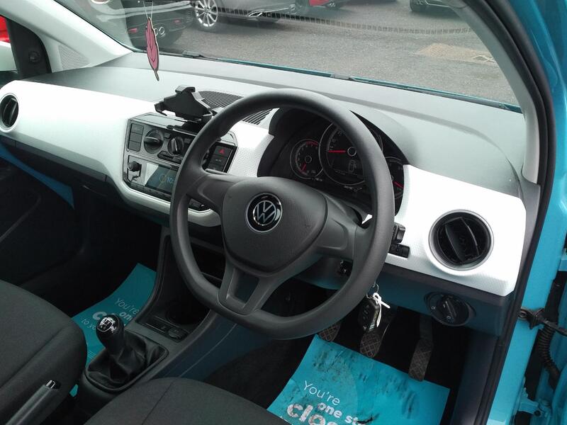 VOLKSWAGEN UP 1.0 White Edition 2021