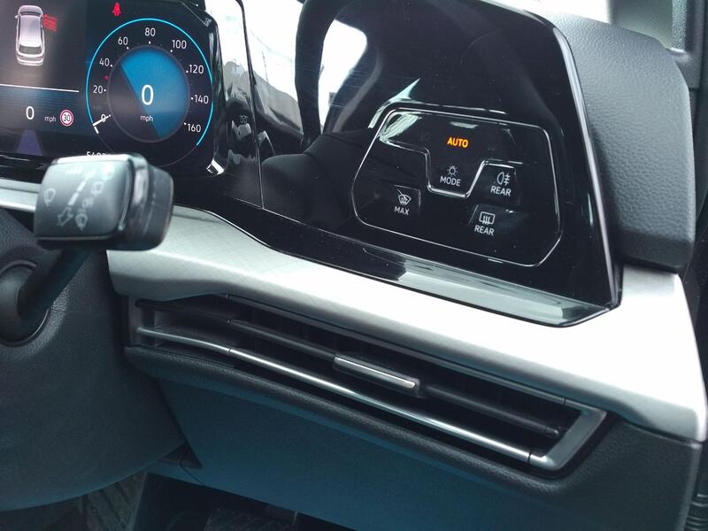 VOLKSWAGEN GOLF 1.5 eTSI MHEV Life 2020