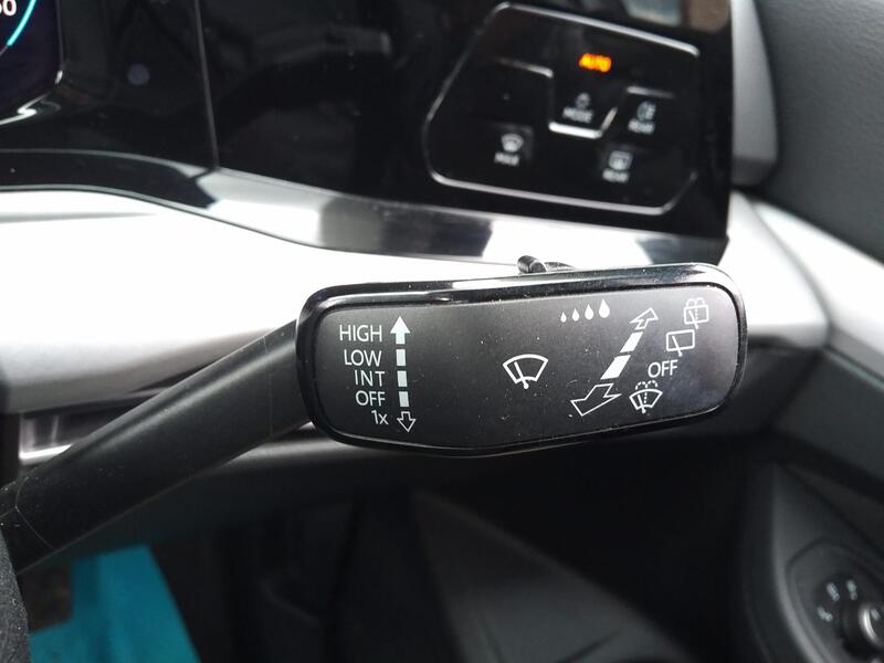VOLKSWAGEN GOLF 1.5 eTSI MHEV Life 2020