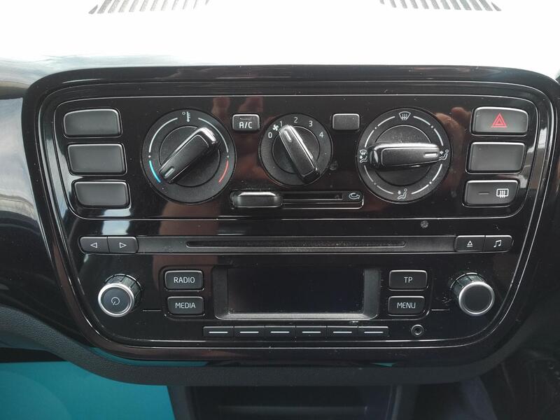 VOLKSWAGEN UP 1.0 Move up! 2013