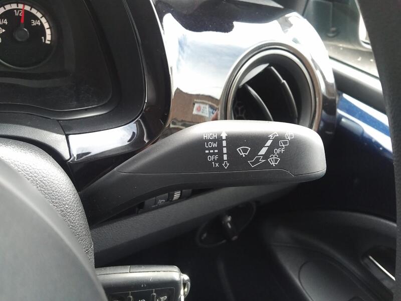 VOLKSWAGEN UP 1.0 Move up! 2013